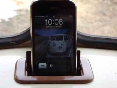 Iphone dans son support cendrier Iphone dans son support cendrier